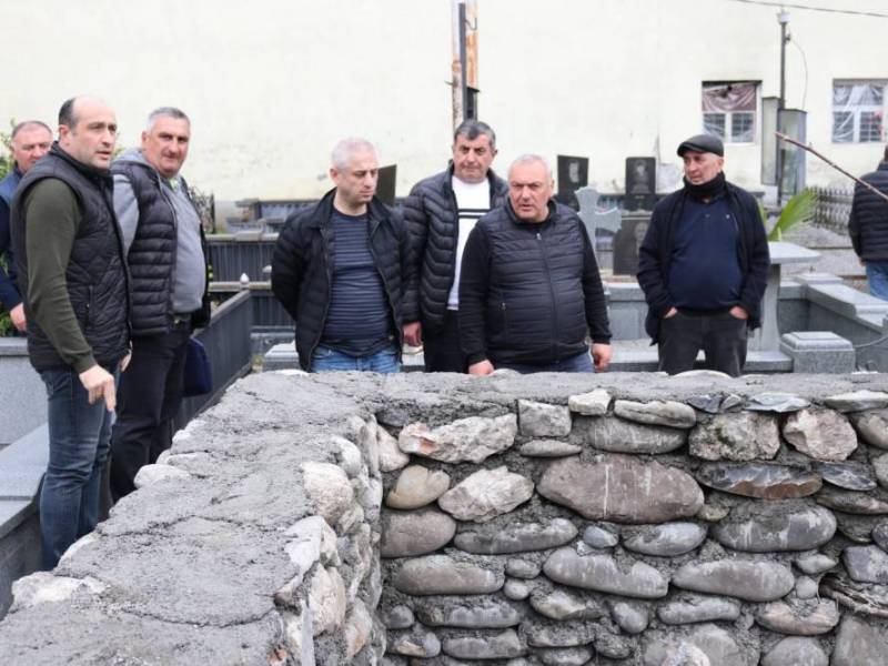 ქალაქ ცაგერში მიმდინარეობს ძველი სასაფლაოს შემოღობვის  სამუშაოები